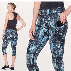 Lululemon Fast & Free Crop II *Nulux 19"
Eternal Wave Starlight Black size 8